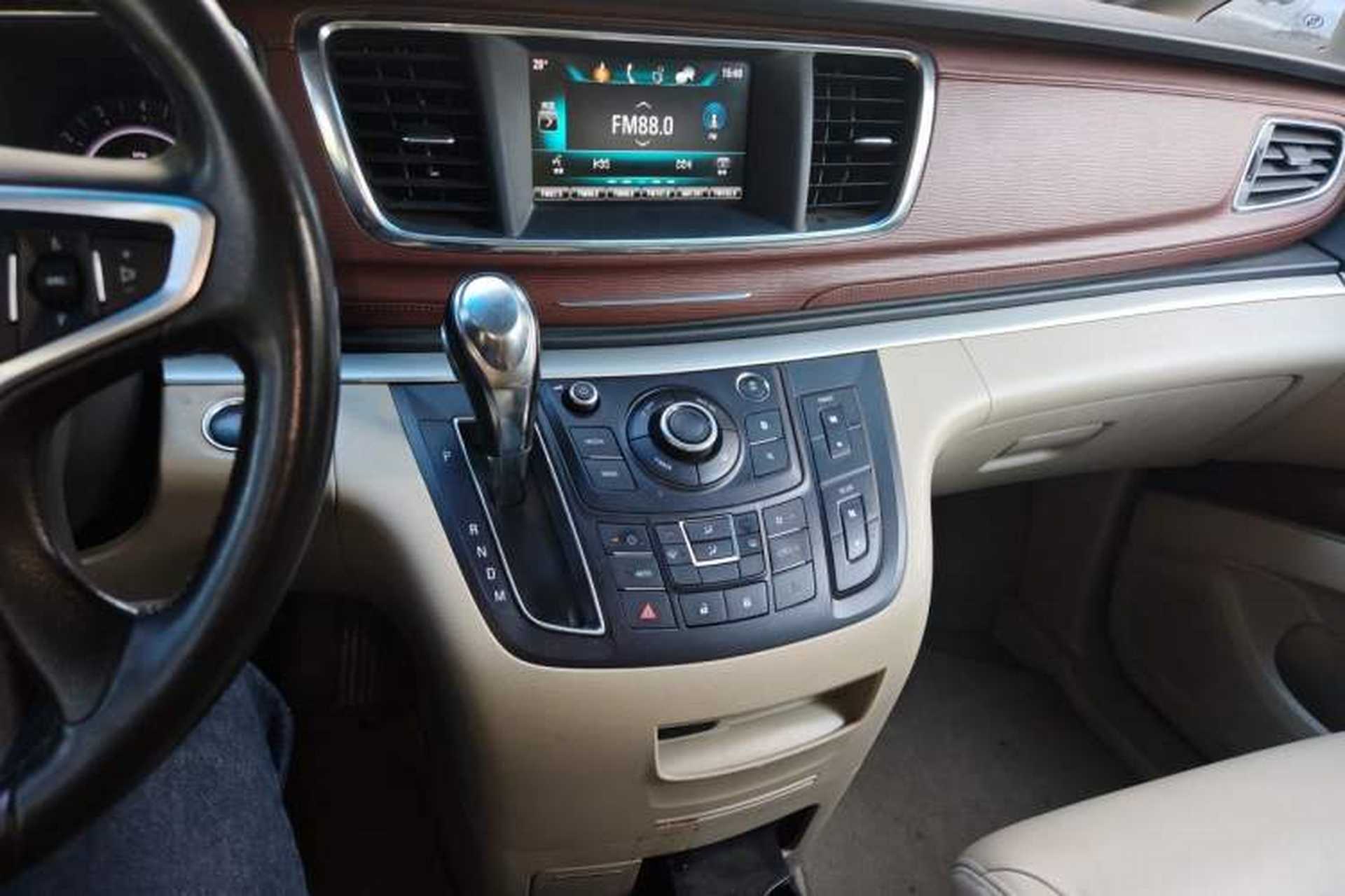 Used Buick GL8 2017 25S Luxury Version China V Standard Audio And AC Panel