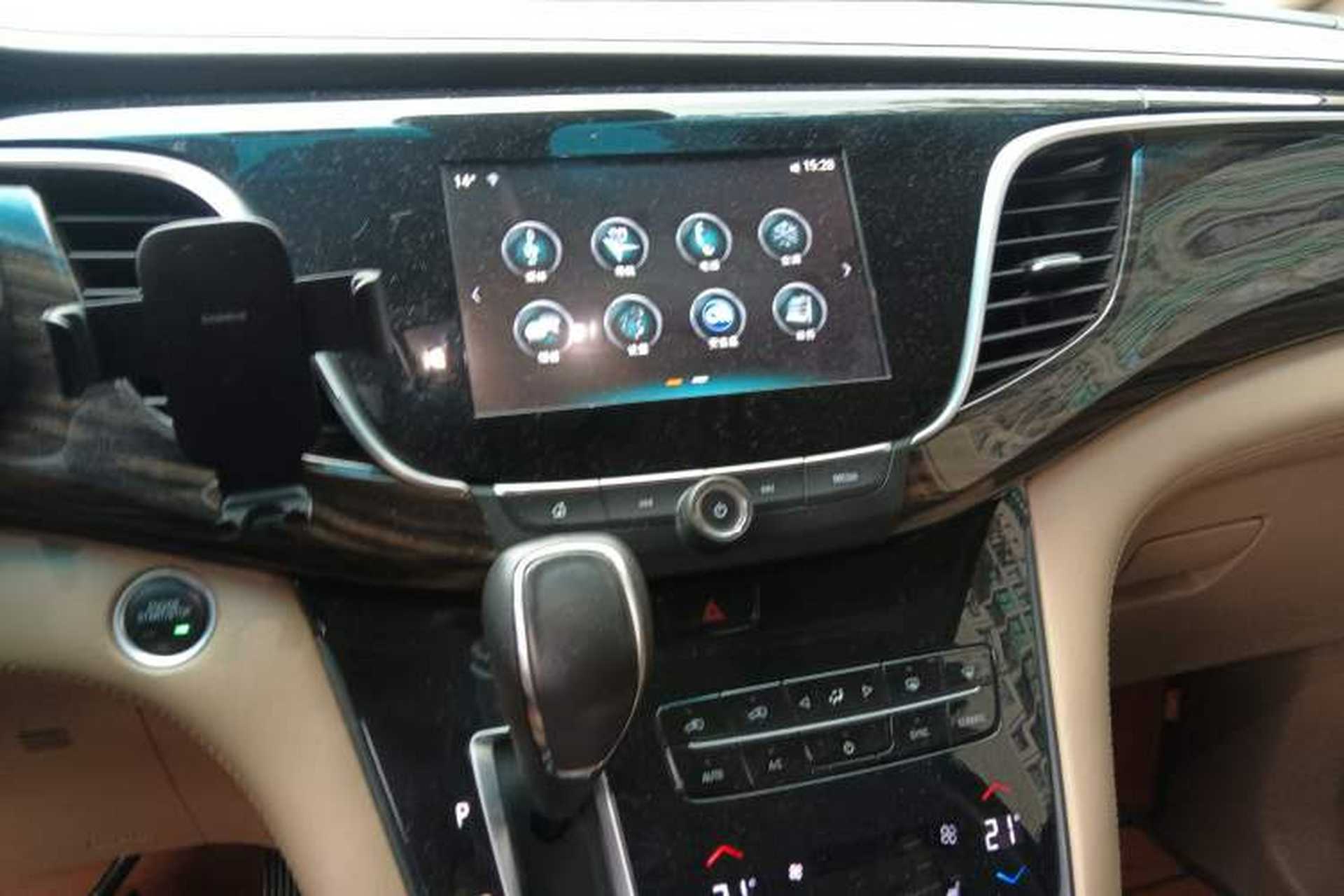 Used Buick GL8 2017 ES 28T Flagship Model China V Standard Audio And AC Panel