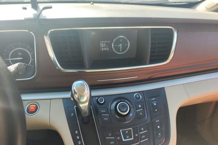 Used Buick GL8 2017 25S Comfort Version China V Standard Audio And AC Panel