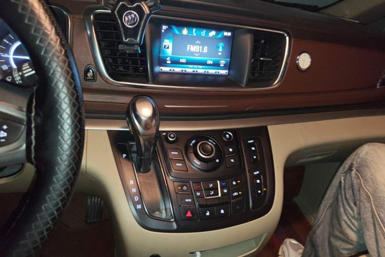 Used Buick GL8 2017 25S Comfort Version China V Standard Audio And AC Panel