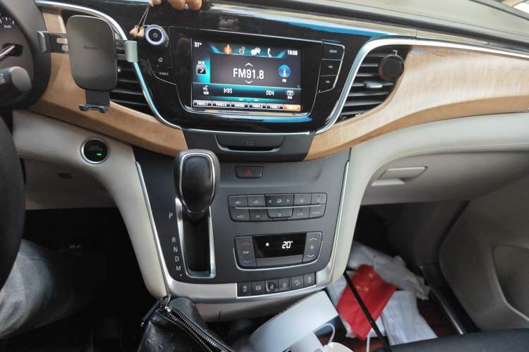 Used Buick GL8 2017 ES 28T Comfort Model China V Standard Audio And AC Panel
