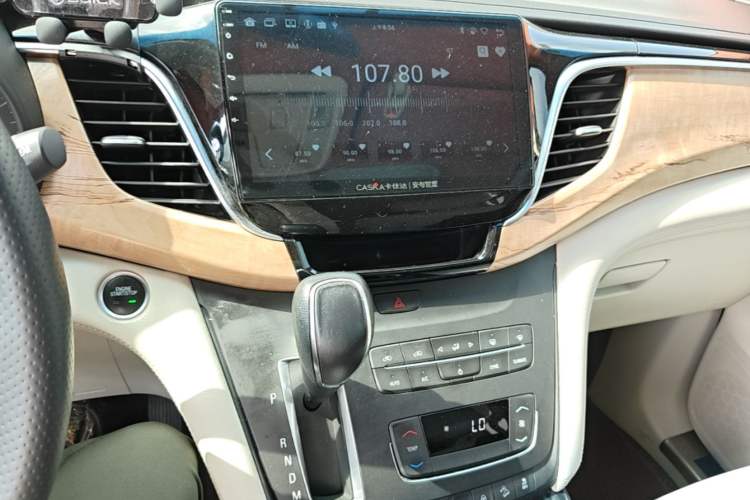 Used Buick GL8 2017 ES 28T Comfort Model China V Standard Audio And AC Panel
