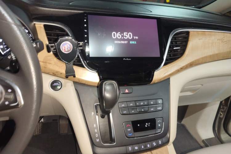 Used Buick GL8 2017 ES 28T Comfort Model China V Standard Audio And AC Panel
