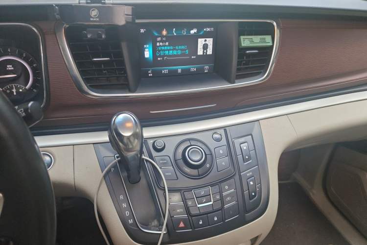 Used Buick GL8 2017 25S Luxury Version China V Standard Audio And AC Panel