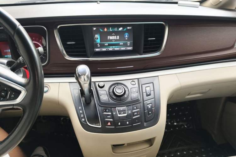 Used Buick GL8 2017 25S Luxury Version China V Standard Audio And AC Panel