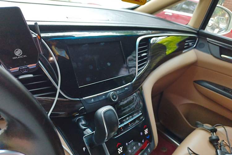 Used Buick GL8 2017 ES 28T Flagship Model China V Standard Audio And AC Panel