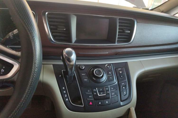 Used Buick GL8 2017 25S Luxury Version China V Standard Audio And AC Panel