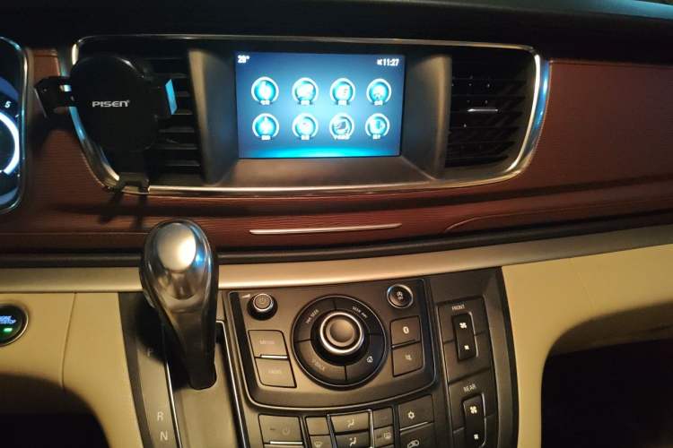 Used Buick GL8 2017 25S Luxury Version China V Standard Audio And AC Panel