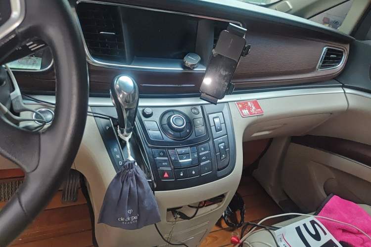 Used Buick GL8 2017 25S Luxury Version China V Standard Audio And AC Panel