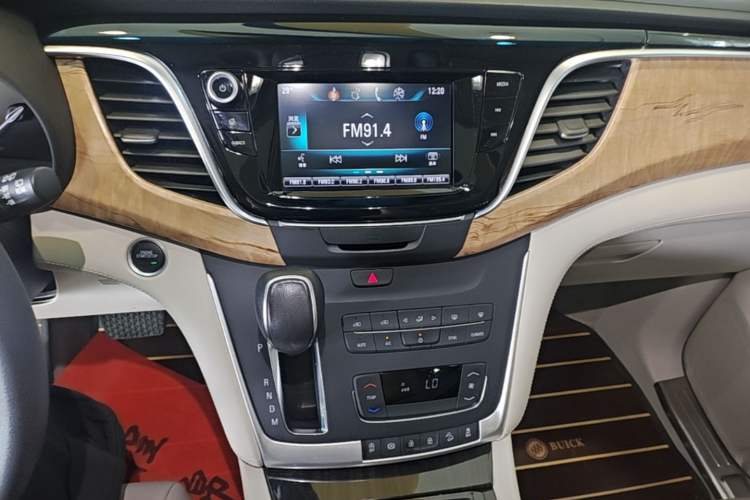 Used Buick GL8 2017 ES 28T Comfort Model China V Standard Audio And AC Panel