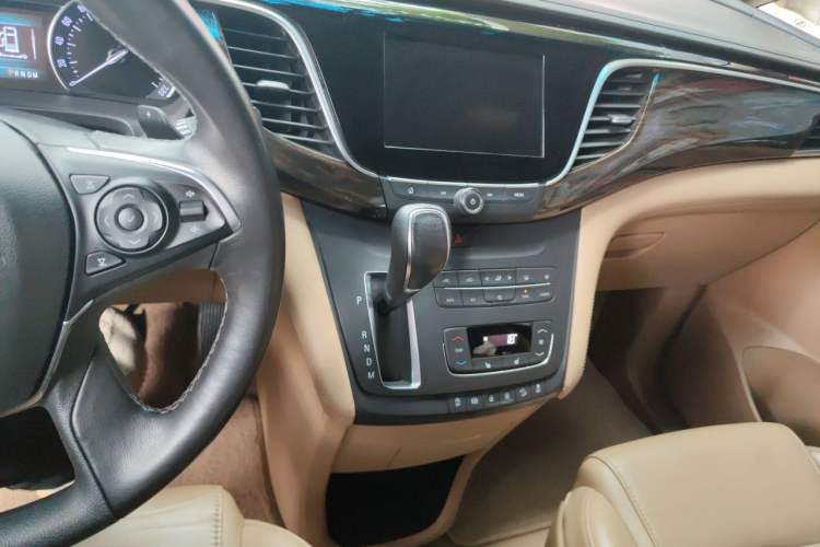 Used Buick GL8 2017 ES 28T Premium Version China V Standard Audio And AC Panel