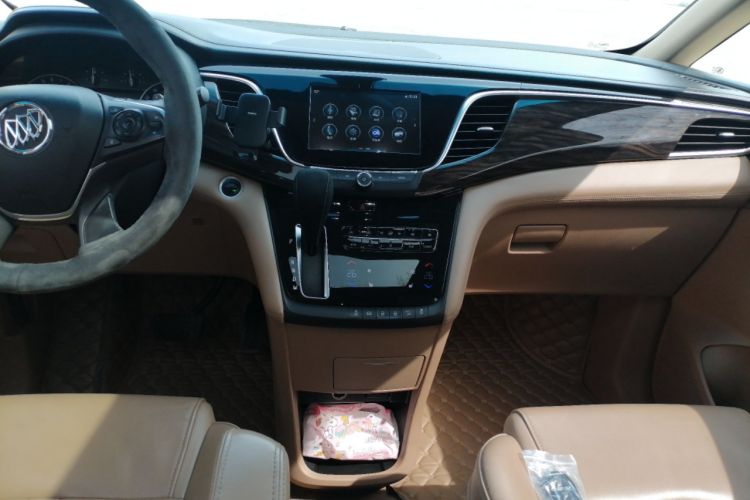 Used Buick GL8 2017 ES 28T Luxury Model China V Standard Audio And AC Panel