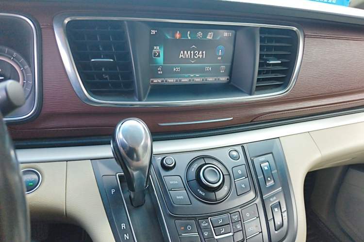 Used Buick GL8 2017 25S Comfort Version China V Standard Audio And AC Panel