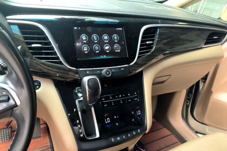 Used Buick GL8 2017 ES 28T Luxury Model China V Standard Audio And AC Panel