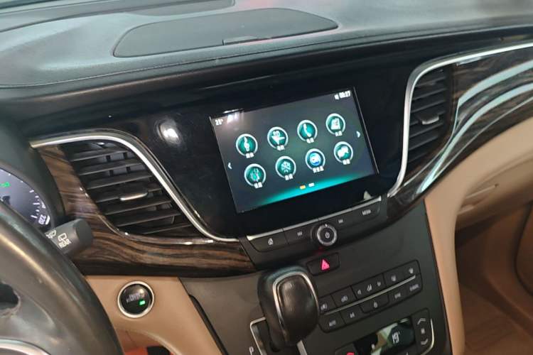 Used Buick GL8 2017 ES 28T Premium Version China V Standard Audio And AC Panel