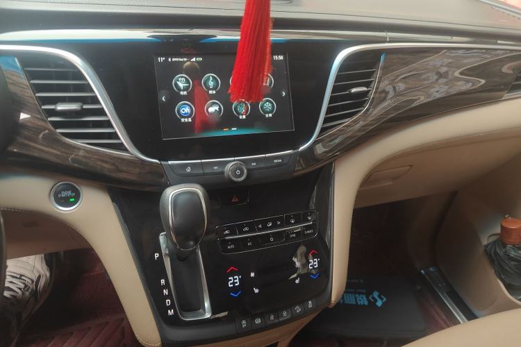 Used Buick GL8 2017 ES 28T Luxury Model China V Standard Audio And AC Panel