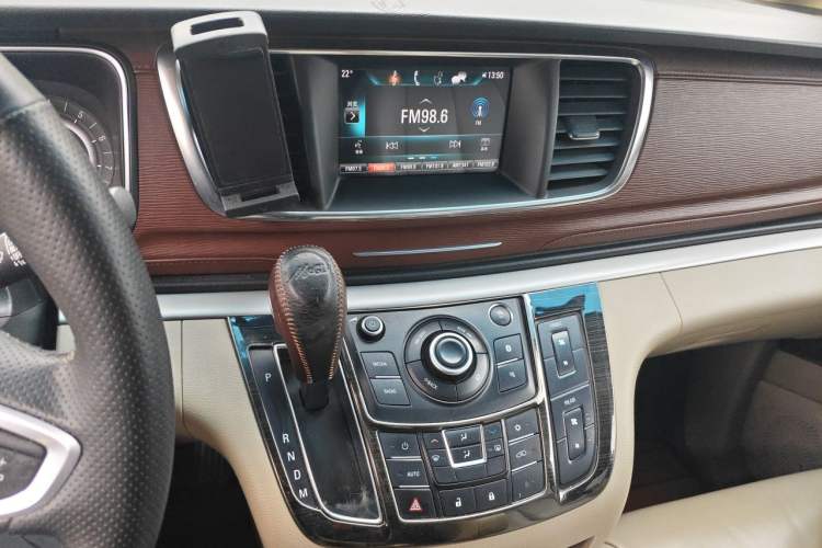 Used Buick GL8 2017 25S Luxury Version China V Standard Audio And AC Panel