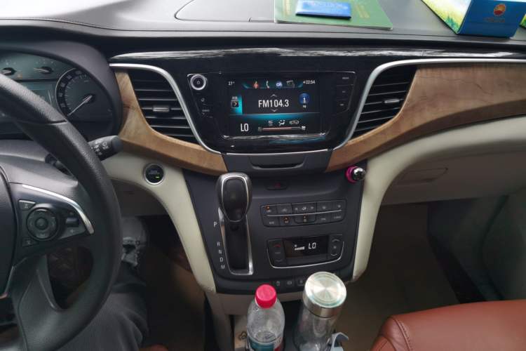Used Buick GL8 2017 ES 28T Comfort Model China V Standard Audio And AC Panel
