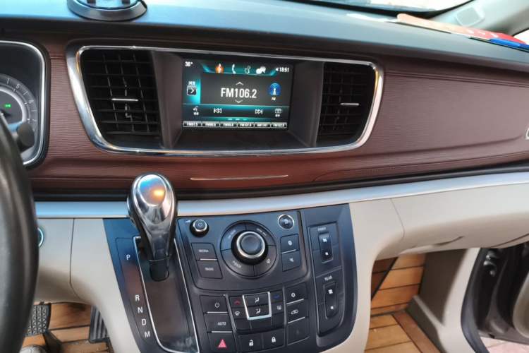 Used Buick GL8 2017 25S Luxury Version China V Standard Audio And AC Panel