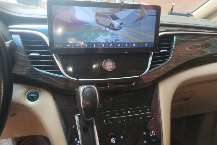 Used Buick GL8 2017 ES 28T Luxury Model China V Standard Audio And AC Panel