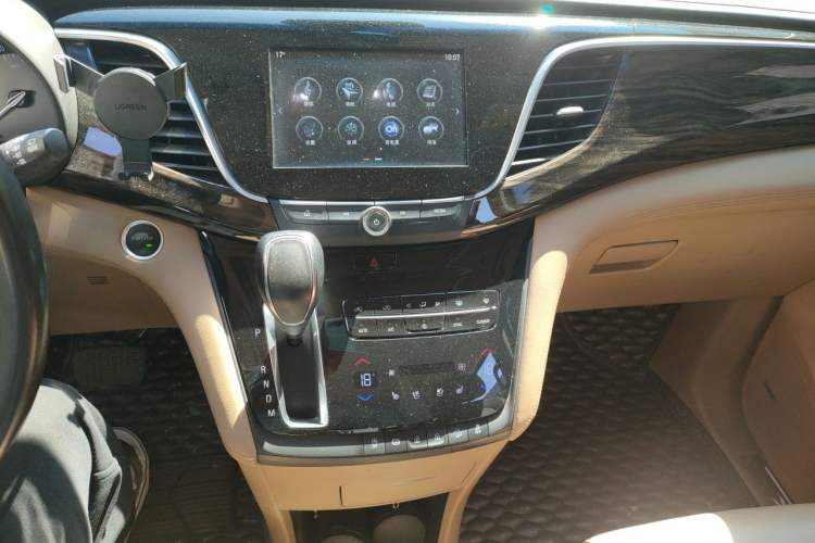 Used Buick GL8 2017 ES 28T Flagship Model China V Standard Audio And AC Panel