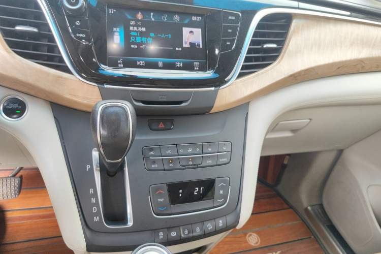 Used Buick GL8 2017 ES 28T Comfort Model China V Standard Audio And AC Panel