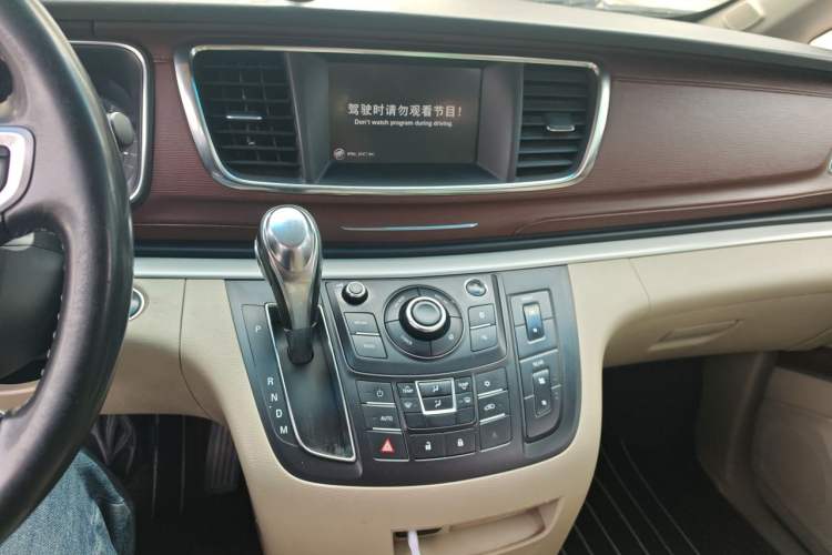 Used Buick GL8 2017 25S Luxury Version China V Standard Audio And AC Panel
