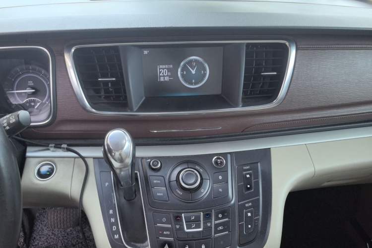 Used Buick GL8 2017 25S Luxury Version China V Standard Audio And AC Panel