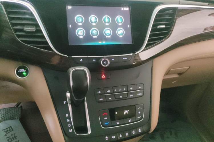 Used Buick GL8 2017 ES 28T Premium Version China V Standard Audio And AC Panel