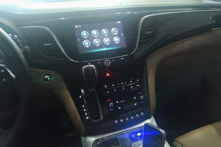 Used Buick GL8 2017 ES 28T Luxury Model China V Standard Audio And AC Panel