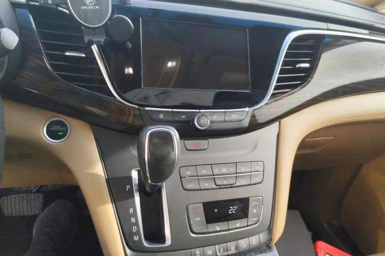 Used Buick GL8 2017 ES 28T Premium Version China V Standard Audio And AC Panel