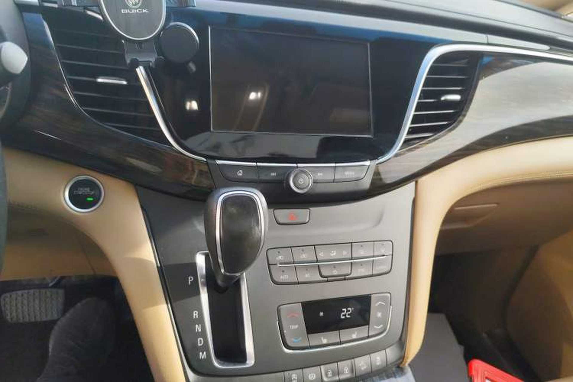 Used Buick GL8 2017 ES 28T Premium Version China V Standard Audio And AC Panel