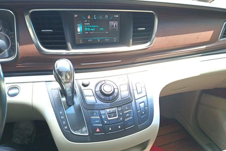 Used Buick GL8 2017 25S Luxury Version China V Standard Audio And AC Panel