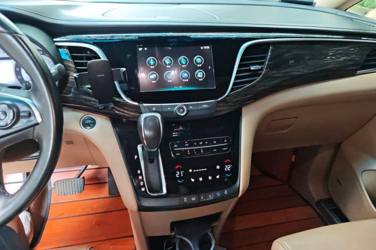 Used Buick GL8 2017 ES 28T Flagship Model China V Standard Audio And AC Panel