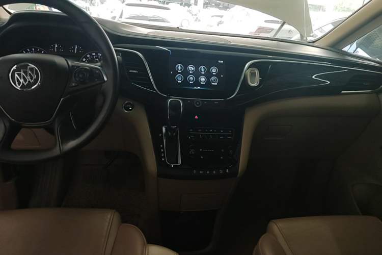 Used Buick GL8 2017 ES 28T Luxury Model China V Standard Audio And AC Panel