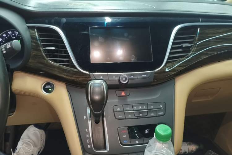 Used Buick GL8 2017 ES 28T Premium Version China V Standard Audio And AC Panel