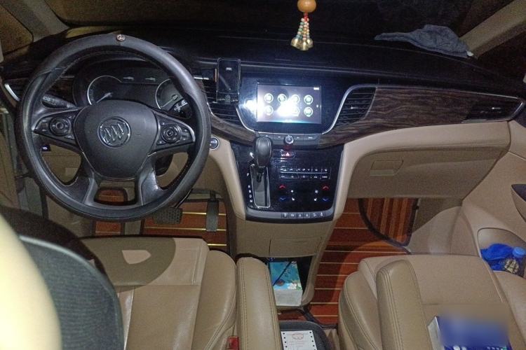 Used Buick GL8 2017 ES 28T Luxury Model China V Standard Center Console