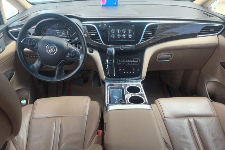 Used Buick GL8 2017 ES 28T Flagship Model China V Standard Center Console