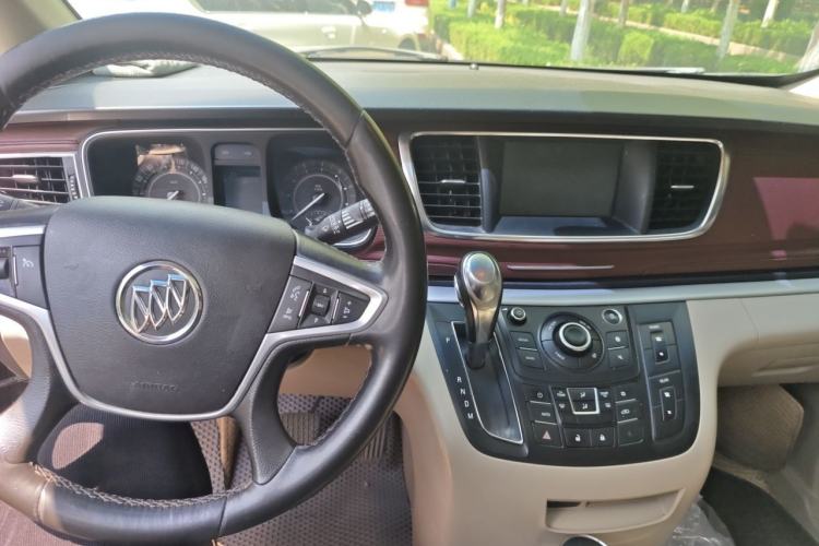 Used Buick GL8 2017 25S Luxury Version China V Standard Center Console