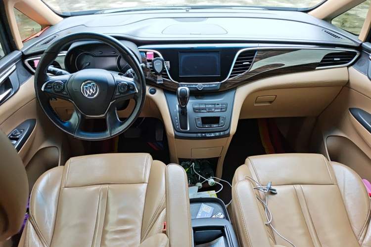 Used Buick GL8 2017 ES 28T Luxury Model China V Standard Center Console