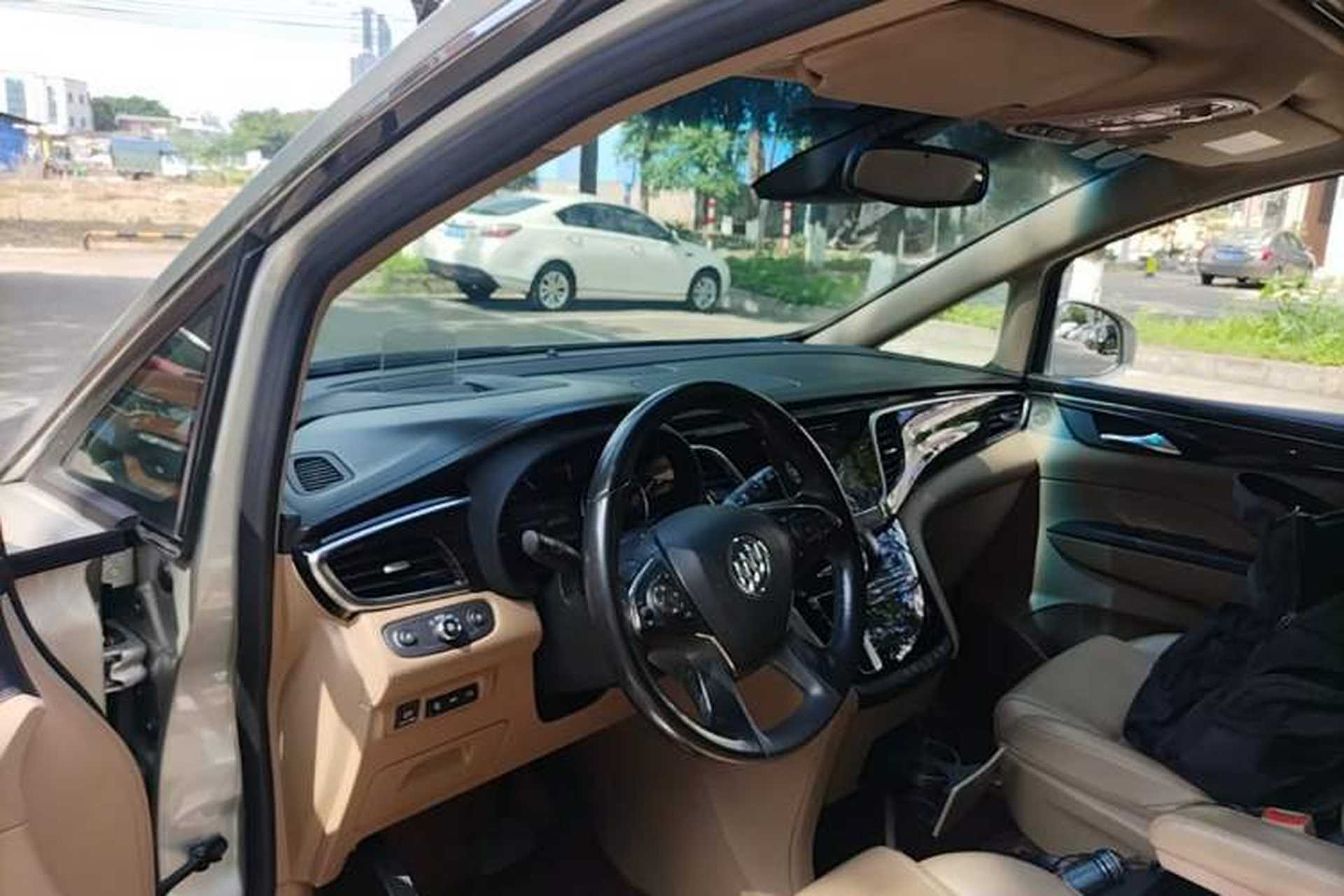 Used Buick GL8 2017 ES 28T Flagship Model China V Standard Center Console
