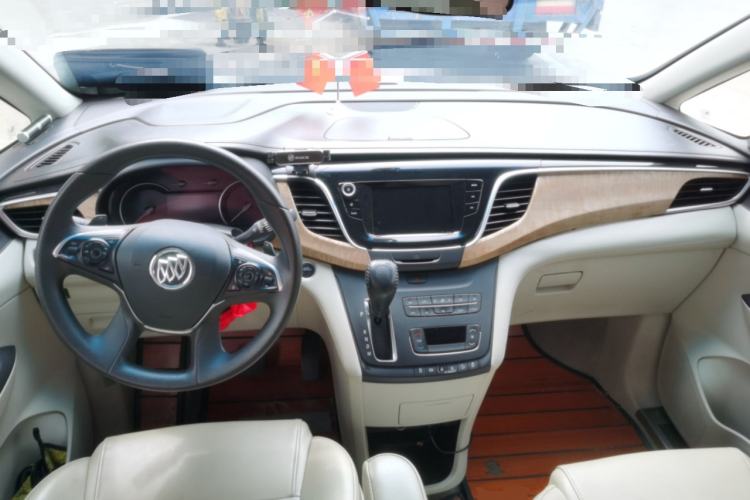 Used Buick GL8 2017 ES 28T Comfort Model China V Standard Center Console