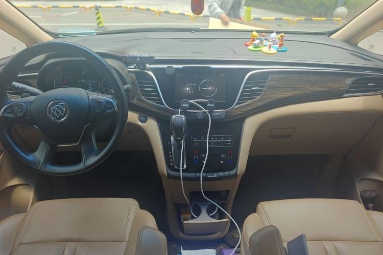 Used Buick GL8 2017 ES 28T Luxury Model China V Standard Center Console