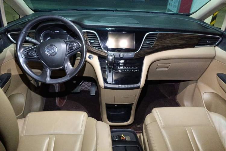 Used Buick GL8 2017 ES 28T Luxury Model China V Standard Center Console