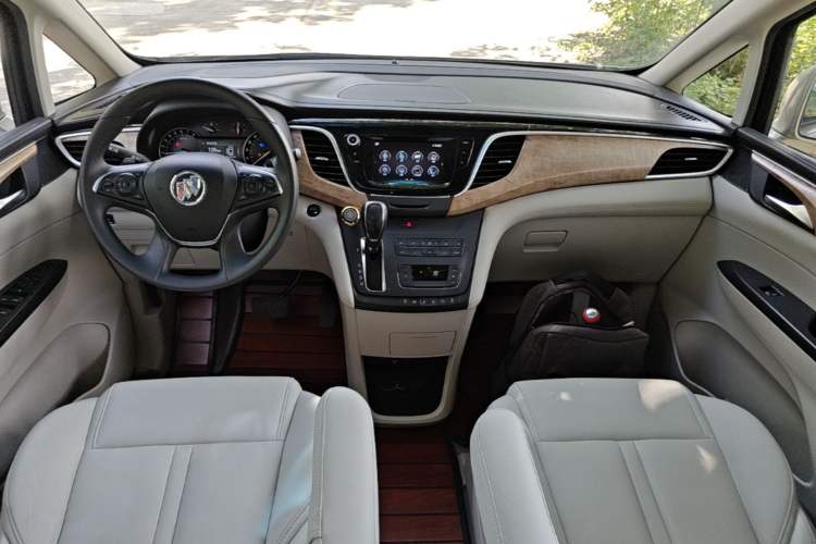 Used Buick GL8 2017 ES 28T Comfort Model China V Standard Center Console