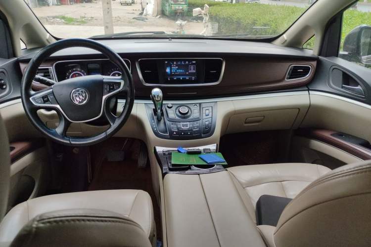 Used Buick GL8 2017 25S Luxury Version China V Standard Center Console