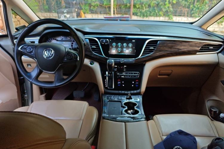 Used Buick GL8 2017 ES 28T Luxury Model China V Standard Center Console