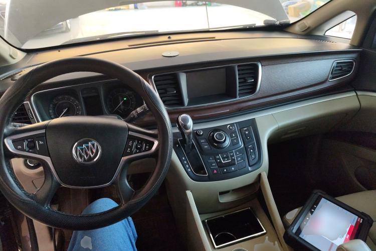 Used Buick GL8 2017 25S Luxury Version China V Standard Center Console