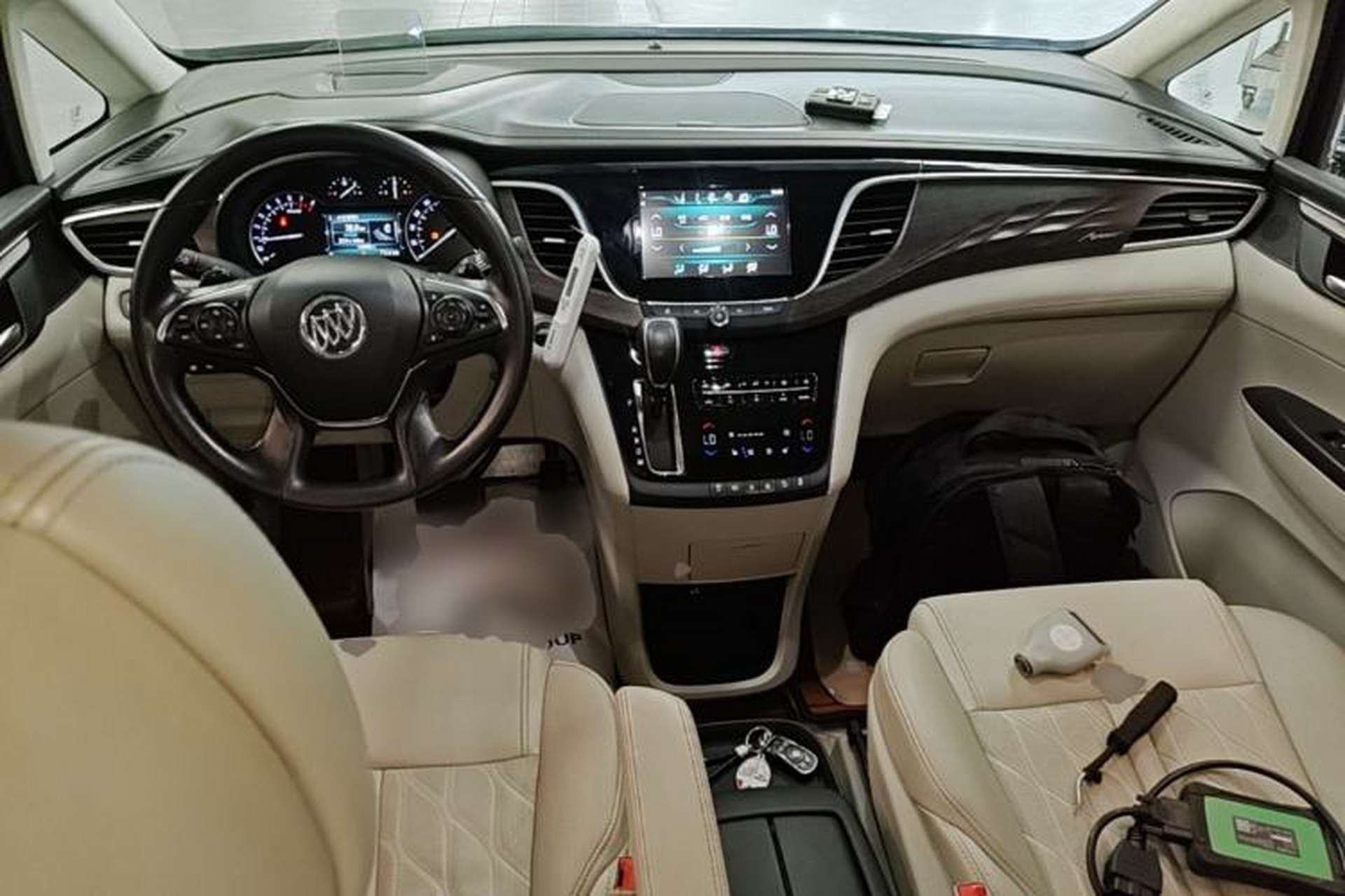 Used Buick GL8 2017 28T Avenir Avia National Emission Standard V Center Console