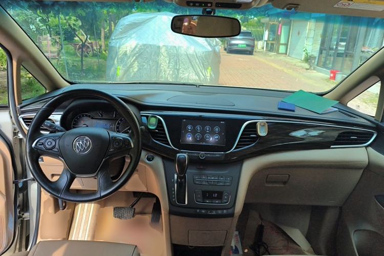 Used Buick GL8 2017 ES 28T Premium Version China V Standard Center Console